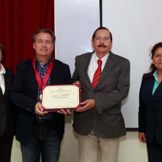 Carlos Juiz receives the Honorary Distinction - ULADECH Catholic