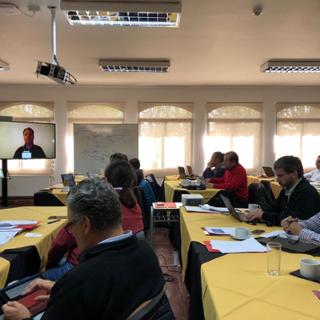 Carlos Juiz giving a seminar at the University of Talca